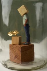 SÉRIE FLORESCER, ESCULTURA ABRIGO #6,